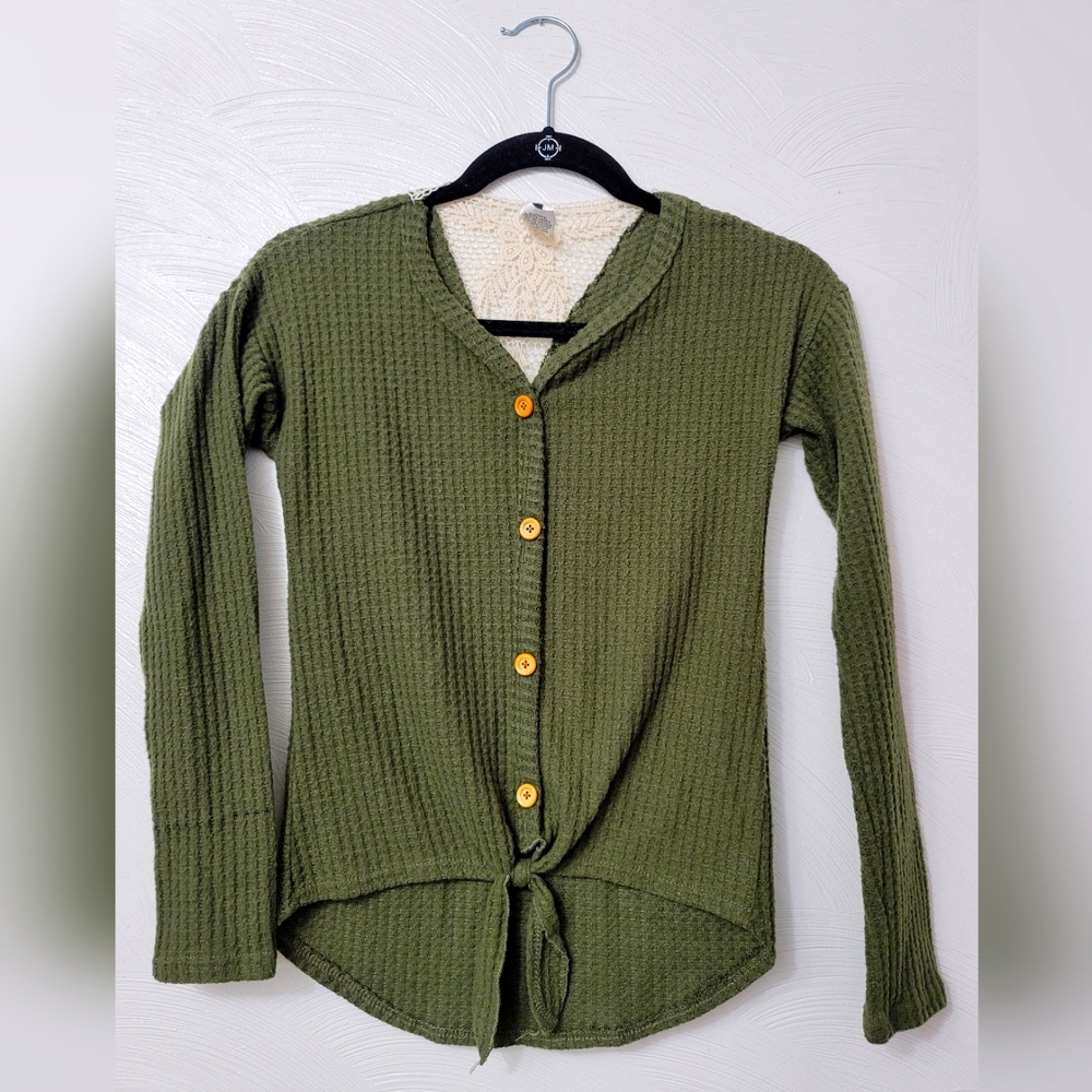 Insta Girl long sleeve green top.  Size 14/16.  (507)